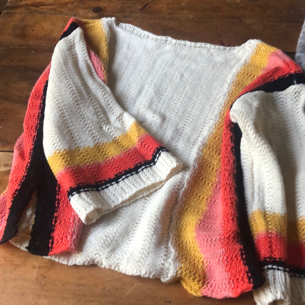 Great fall/transitional cropped sweater.